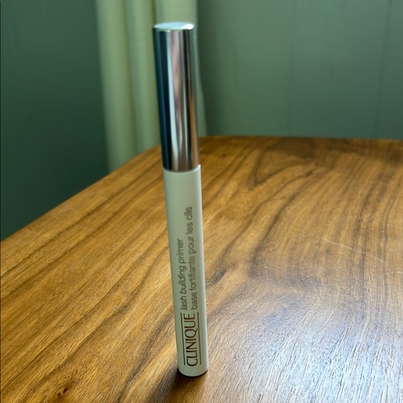 Clinique Lash Building Primer.  .16 oz.  (4.8 ml.)  NEW - Picture 1 of 1